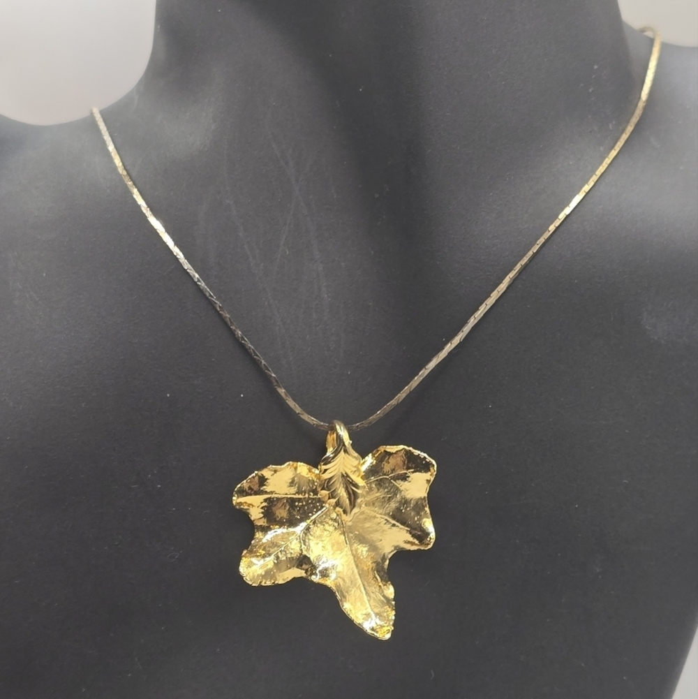 Vintage Dipped Gold Tone Leaf Pendant Necklace Gold Chain Figural Floral Jewelry - Picture 3 of 4